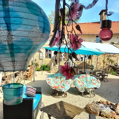 Luxe Safarilodgetent Met Boxspring Bedden Montcléra