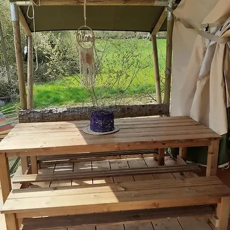 Luxury tent Luxe Safarilodgetent Met Boxspring Bedden