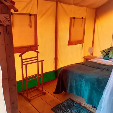 Luxe Safarilodgetent Met Boxspring Bedden *