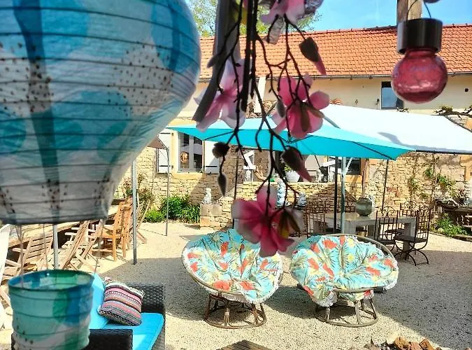 Luxe Safarilodgetent Met Boxspring Bedden Montcléra